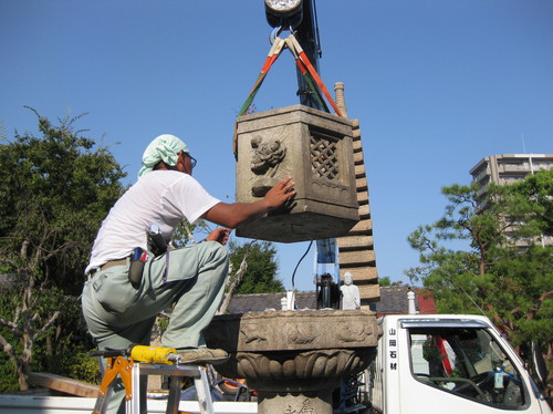 瑠璃光苑・燈籠免震施工.JPGのサムネール画像