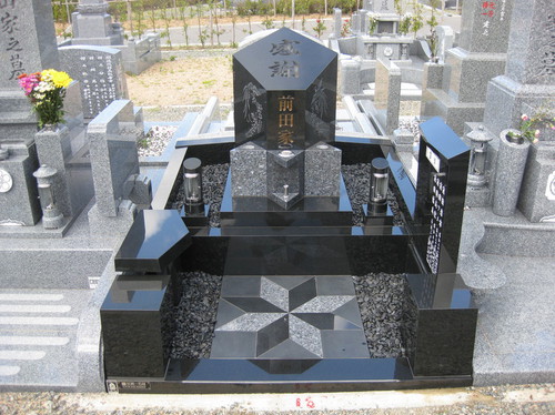 前田家墓石1.JPGのサムネール画像