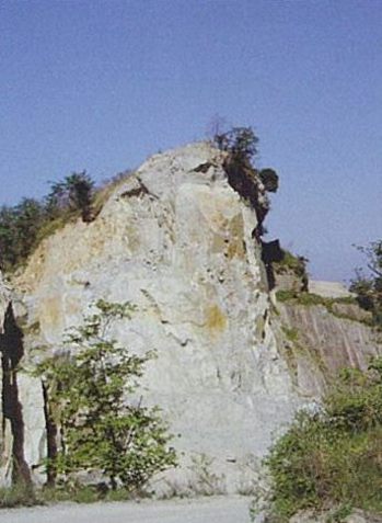 庵治石の産地・女体山.jpgのサムネール画像