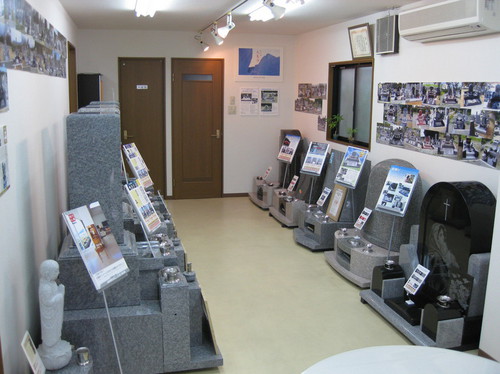 墓石ショールーム電柱看板.JPGのサムネール画像