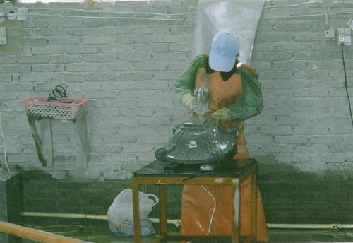 中国石材工場でのやくもの加工.jpgのサムネール画像